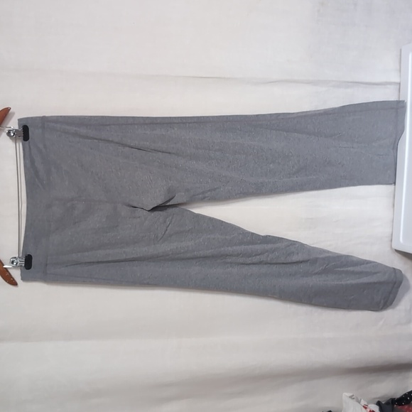 Danskin Light Grey Stretch Straight Leg Yoga Pants SIze Small - Picture 4 of 4